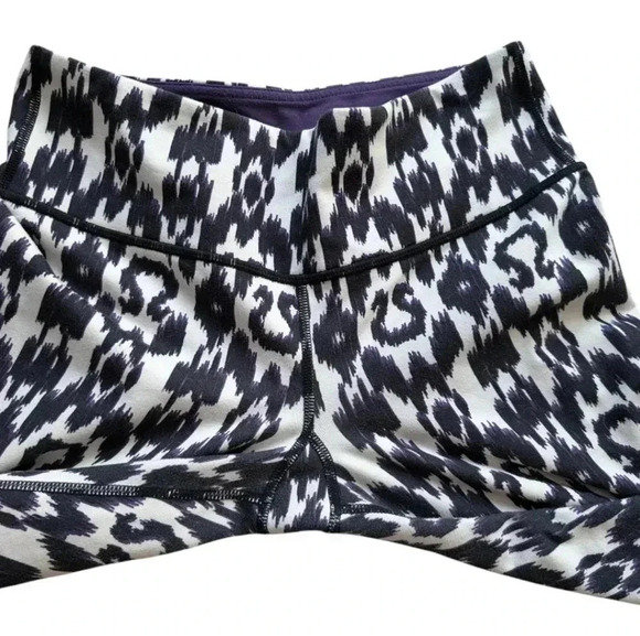 Lululemon Wunder Under Crop Ikat Print Rare 2011 Black Purple White Women's 6 - Picture 6 of 11